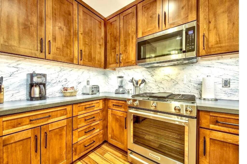 Ski In/Out - Zalanta - Great Location- 2 Hot Tubs - Heated Pool 사우스 레이크 타호 외부 사진