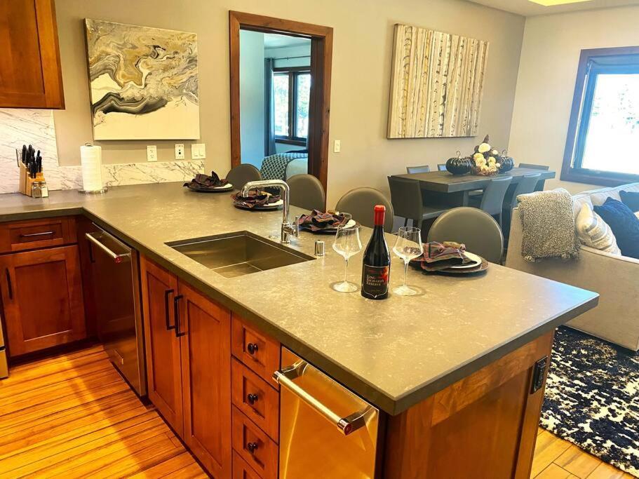 Ski In/Out - Zalanta - Great Location- 2 Hot Tubs - Heated Pool 사우스 레이크 타호 외부 사진